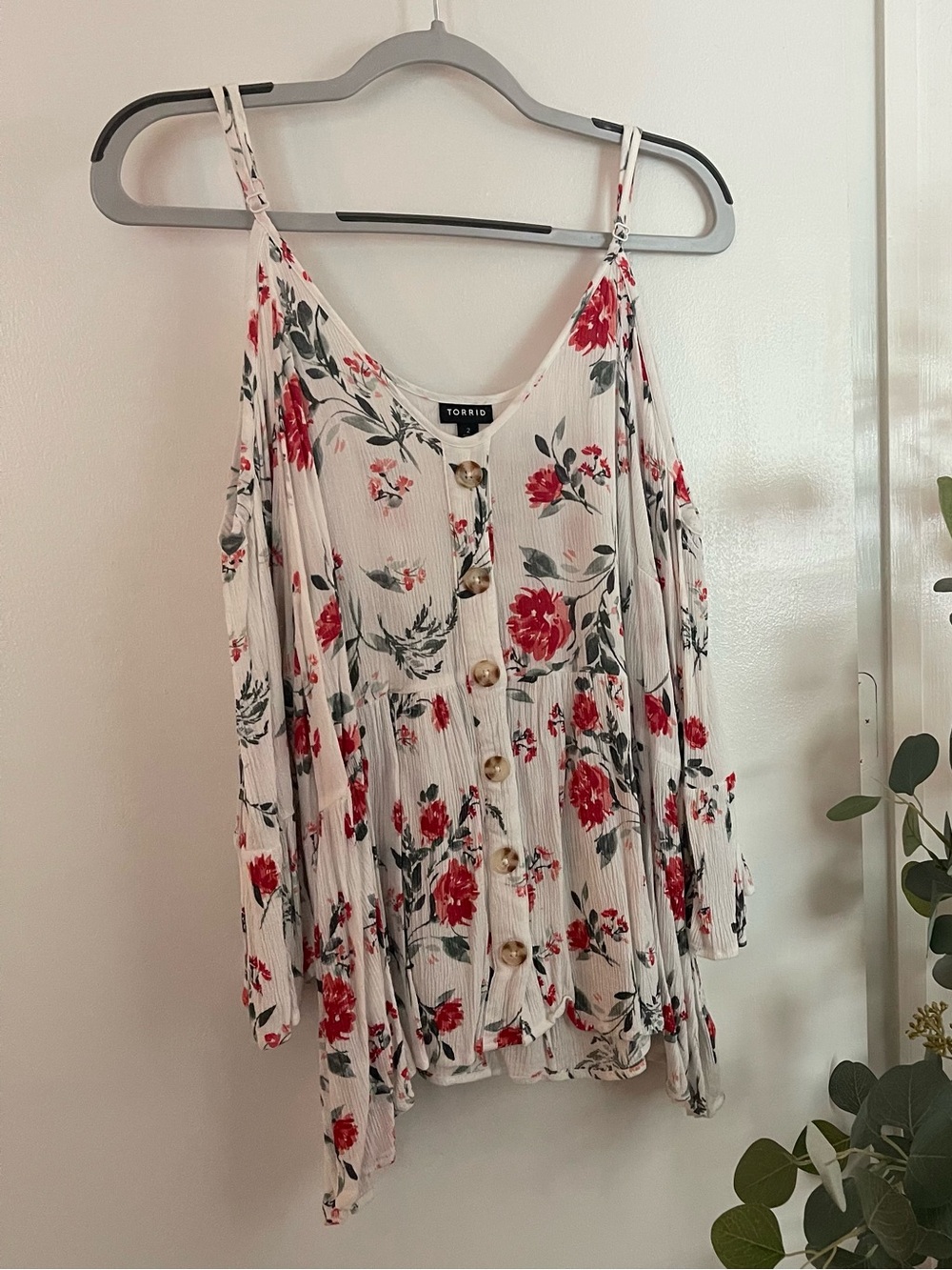torrid White Floral Cold-Shoulder Button Front Tunic with Red Roses